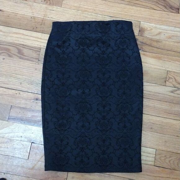 ❤️3/$15❤️ Rue21 Black Pencil Skirt sz XS - Picture 1 of 4